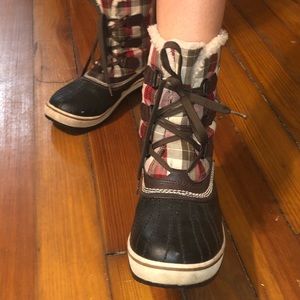 Plaid short sorel boots